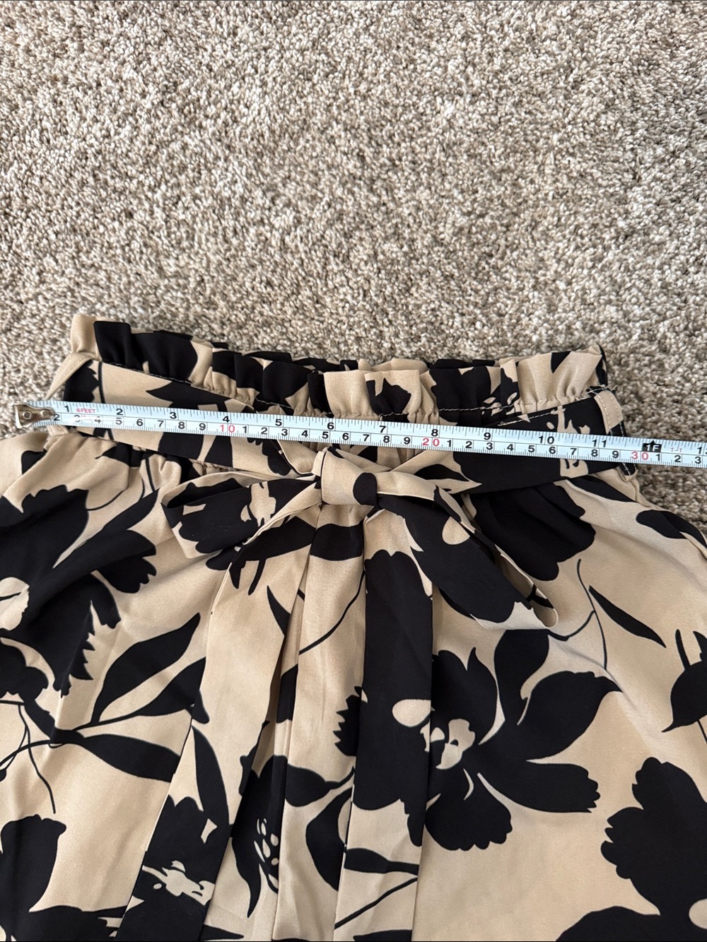 🚨Price Drop🚨 NWOT High Waist Floral Paperbag Shorts - Beige & Black - Picture 6 of 7